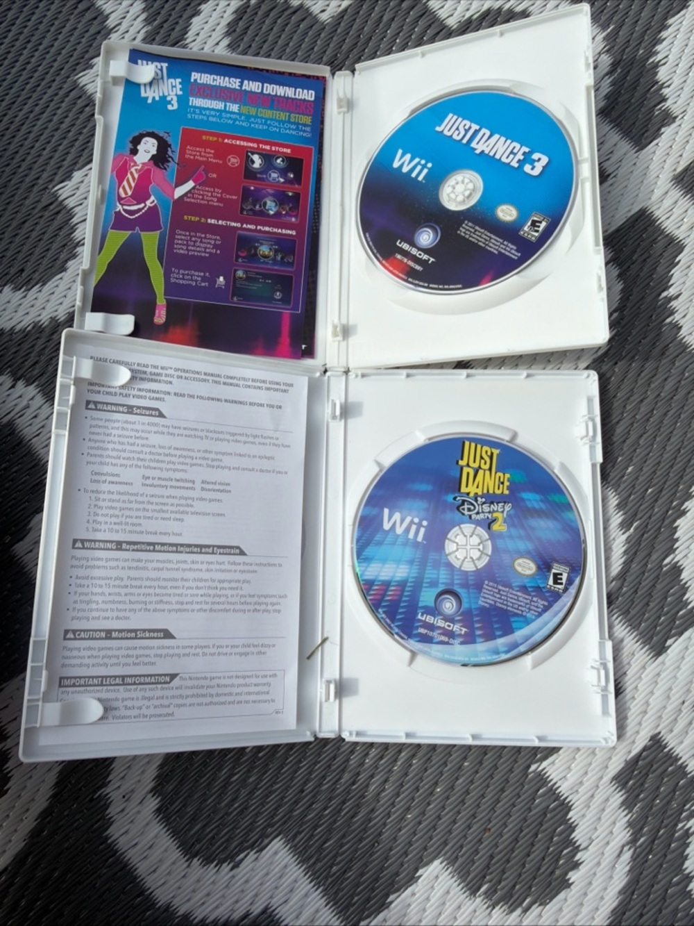 Nintendo Wii Just Dance 3 & Just Dance: Disney Party 2 - Blue, Purple, Yellow - Picture 3 of 6